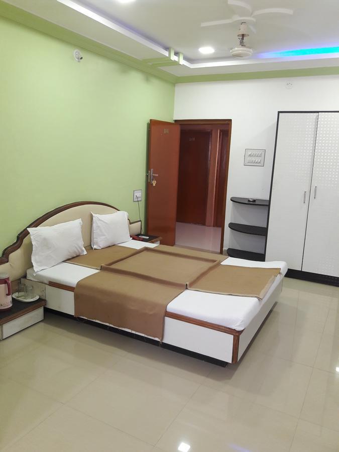 Hotel Sahara Palace Будж Екстериор снимка