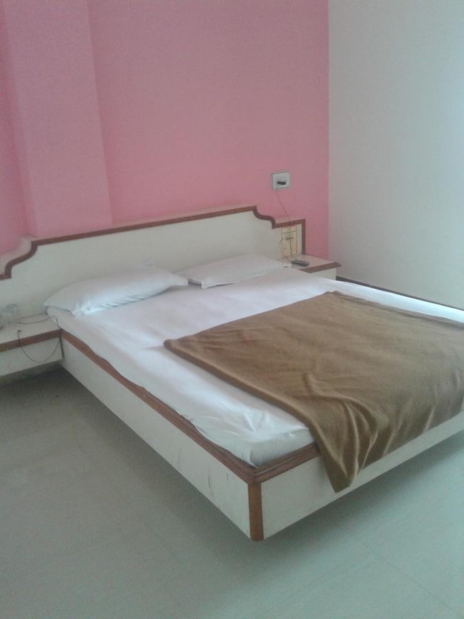 Hotel Sahara Palace Будж Екстериор снимка